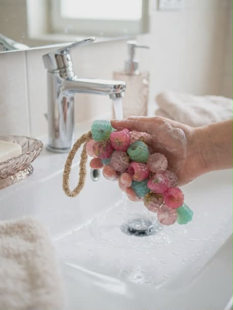 handmade grape soap by Gzen candles