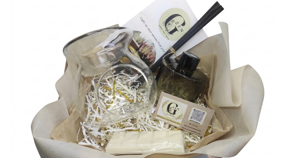 Luxury gift set featuring a 13x11cm glass wax melts burner and a 200ml glass reed diffuser with black sticks by Gzen Candles.
