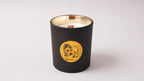 Black jar with candle with gold interior and 'Baby Kiss' logo on a white background. Scent baby talc.
Αρωματικο κερι σογιας που μυρίζει πουδρα μωρού 