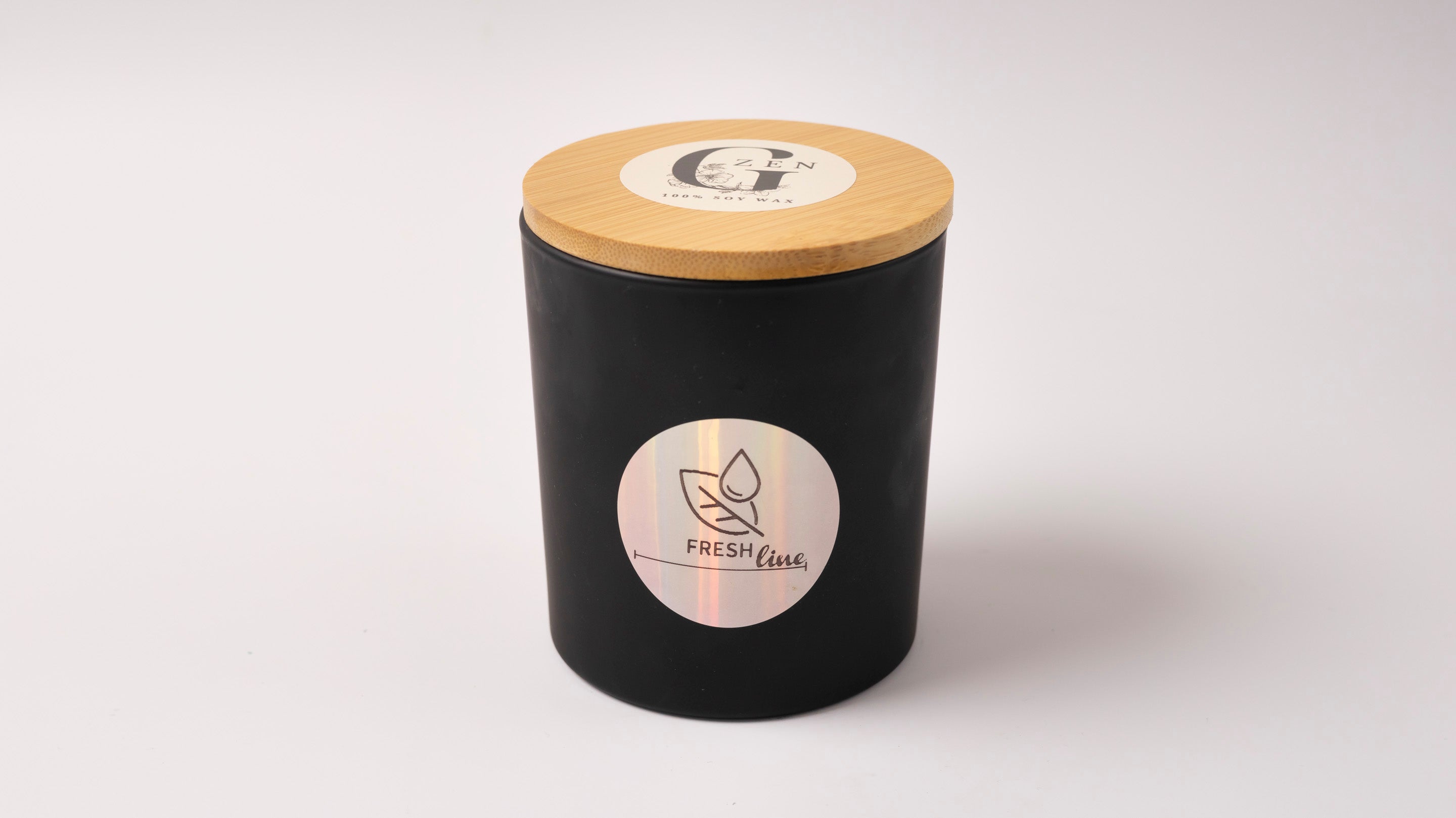 gzen candles χειροποίητο αρωματικο κερί  σόγιας σε μαύρο βάζο με οικολογικά και αντιαλλεργικά  αρώματα με ξύλινο φυτίλι Luxury handmade scented soy candle in black jar and gold ecofriendly Hypoallergenic scents wood wick fresh line scent 