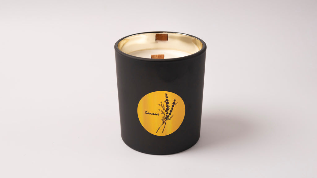 gzen candles χειροποίητο αρωματικο κερί  σόγιας σε μαύρο βάζο με οικολογικά και αντιαλλεργικά  αρώματα με ξύλινο φυτίλι Luxury handmade scented soy candle in black jar and gold ecofriendly Hypoallergenic scents wood wick lavender λεβάντα 